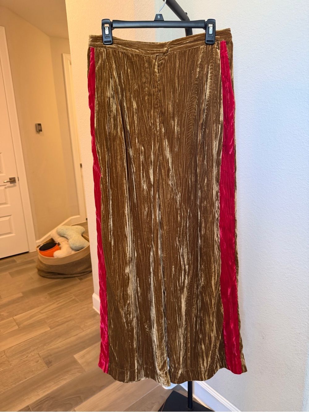 FARM Rio Gold Crushed Velvet Wide-Leg Pants Red Side Panels M MSRP:$178 - Picture 2 of 8